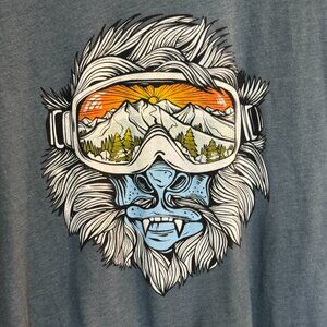 Wild Tribute Yeti Mountain Graphic Tee Shirt Medium